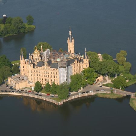 Hotel Niederlaendischer Hof Шверін Екстер'єр фото