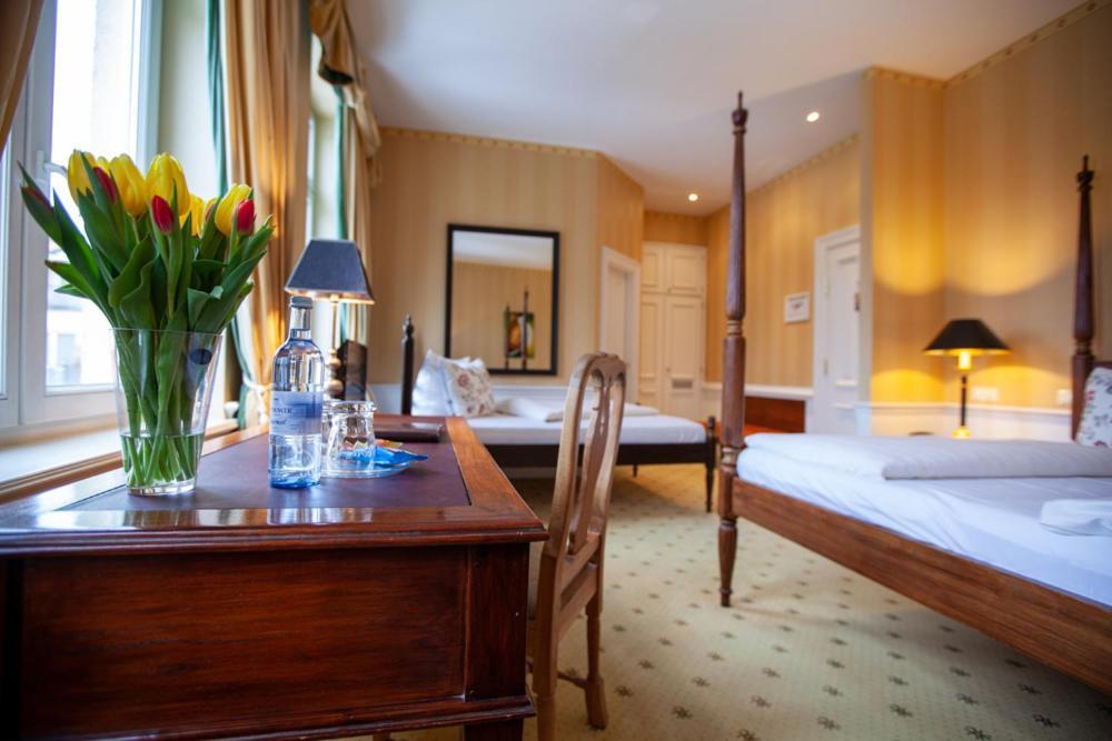 Hotel Niederlaendischer Hof Шверін Екстер'єр фото