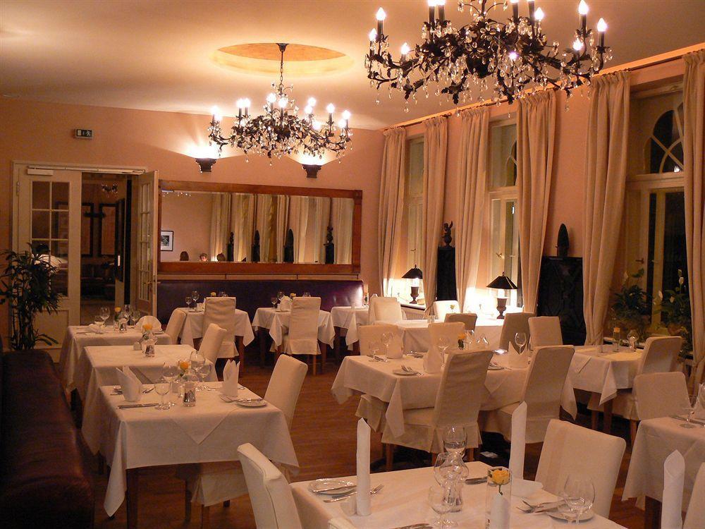 Hotel Niederlaendischer Hof Шверін Ресторан фото