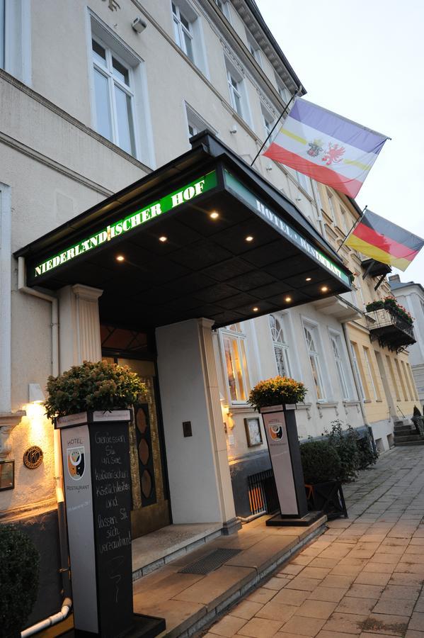 Hotel Niederlaendischer Hof Шверін Екстер'єр фото