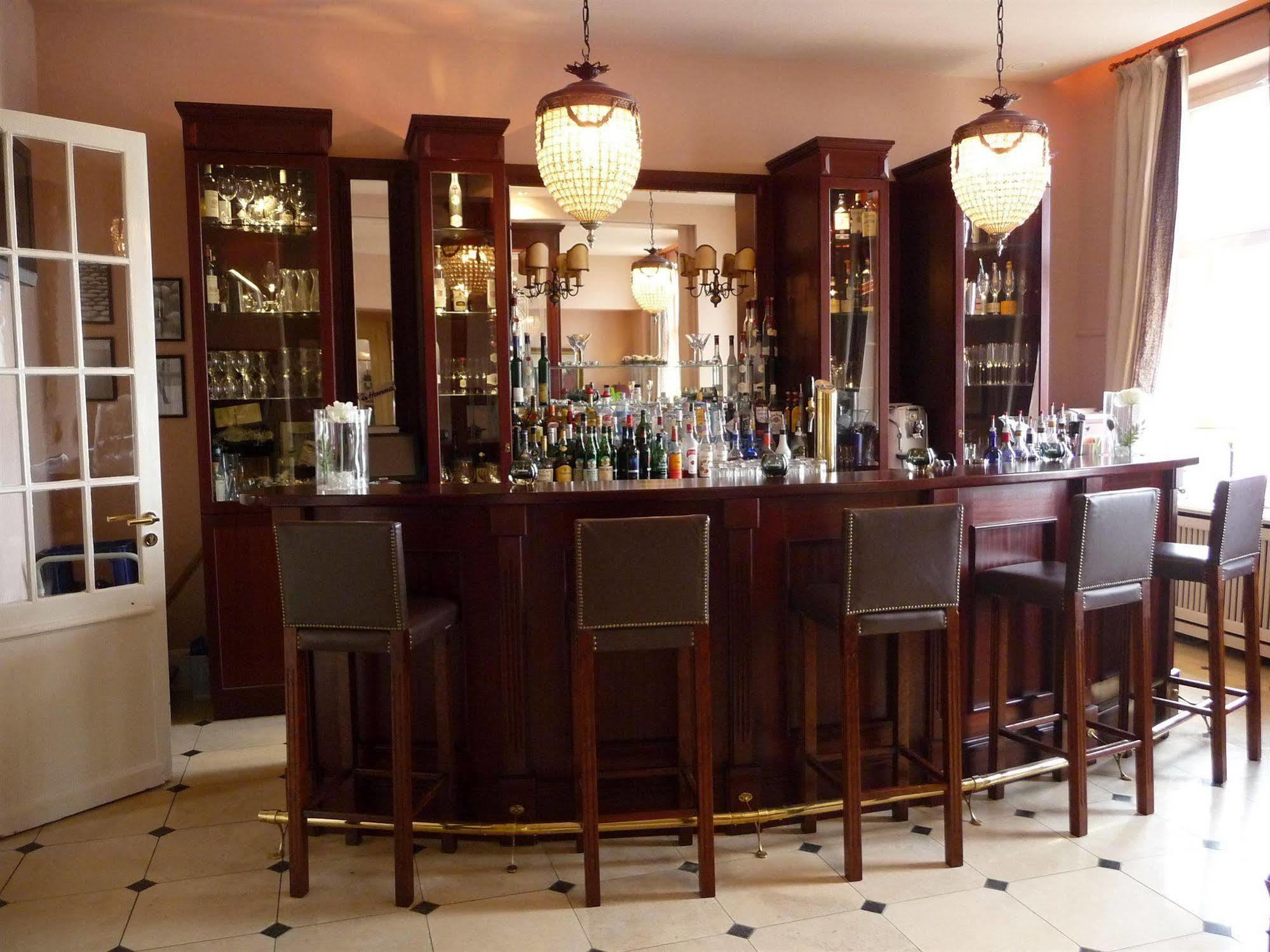 Hotel Niederlaendischer Hof Шверін Ресторан фото